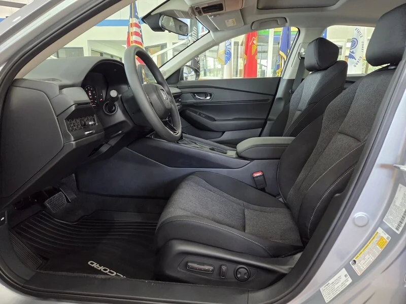New 2026 Solar Silver Metallic Honda SE CVT image 7