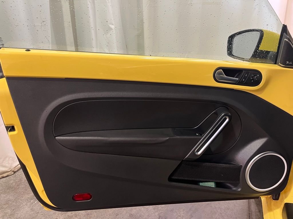 Used 2012 Volkswagen Beetle 2.5 with VIN 3VWJP7AT8CM605304 for sale in Brookfield, WI