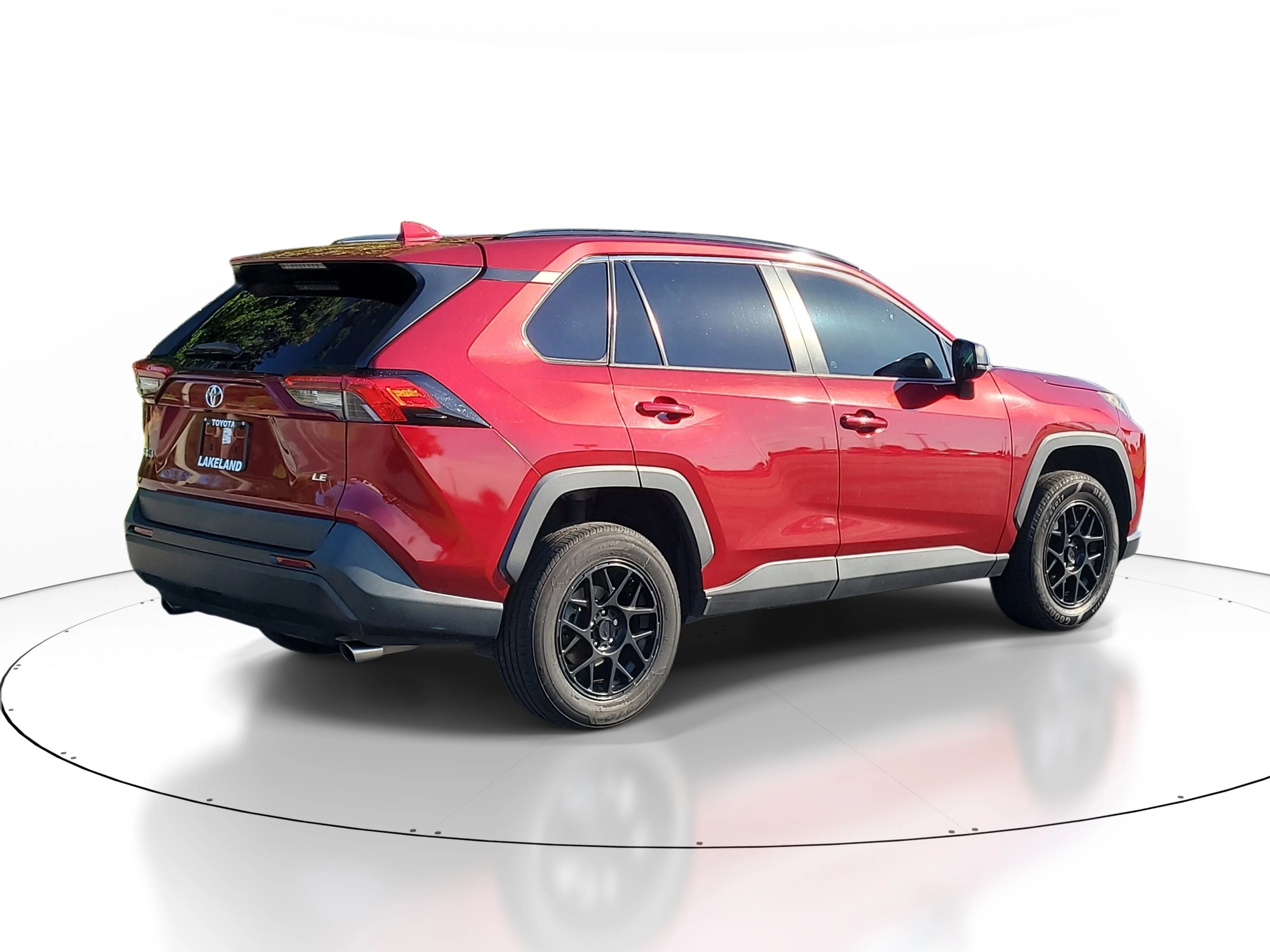 Used 2020 Pearl Toyota LE image 6