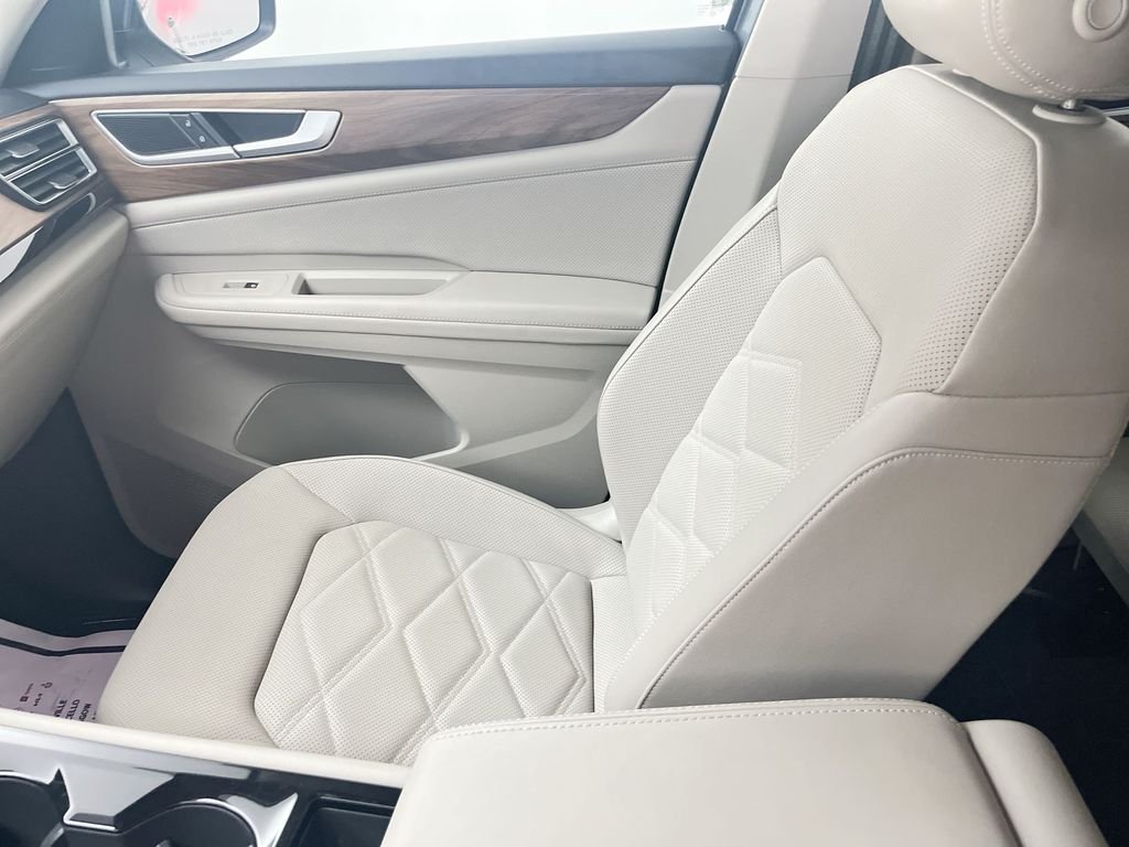 2024 Volkswagen Atlas SE w/Tech - Photo 26