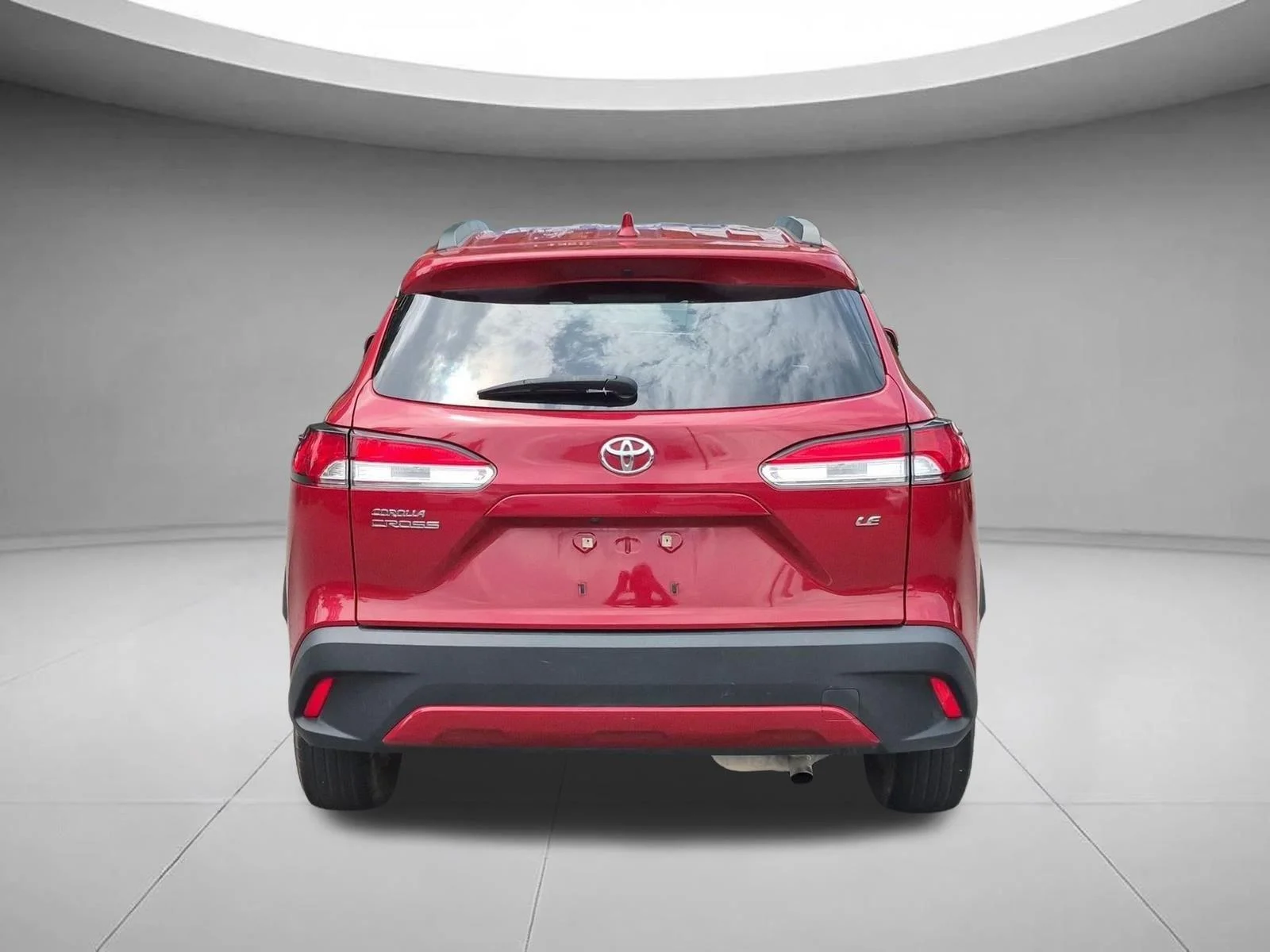Used 2022 Barcelona Red Metallic Toyota LE image 4