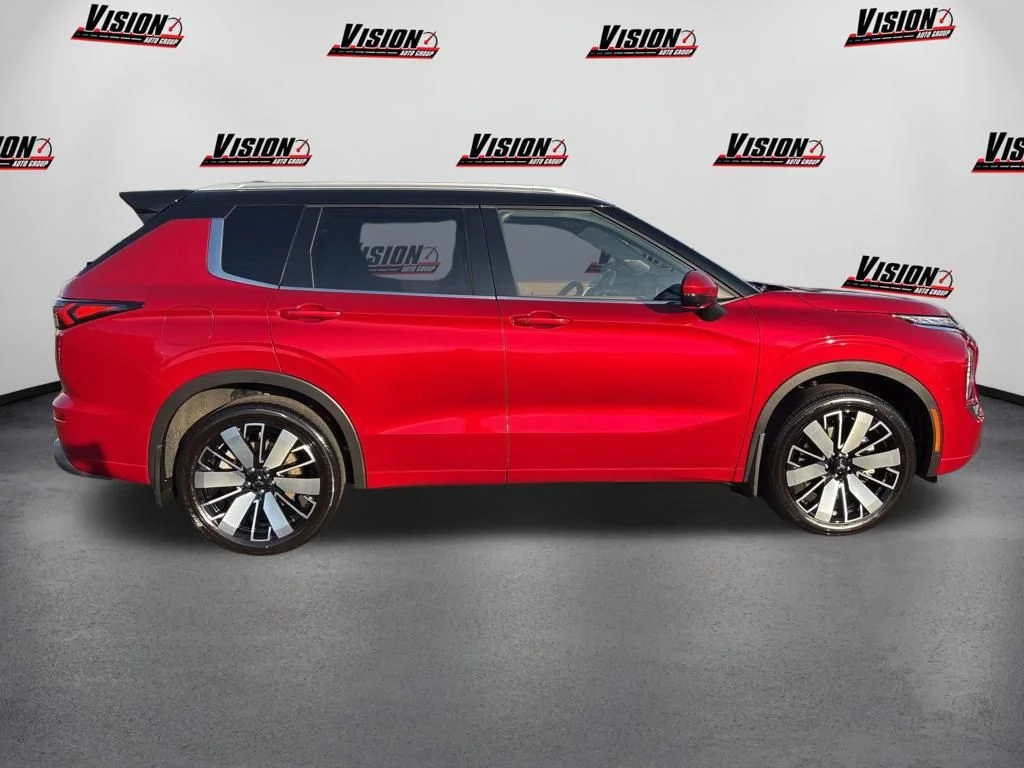 Used 2025  Mitsubishi SEL image 4