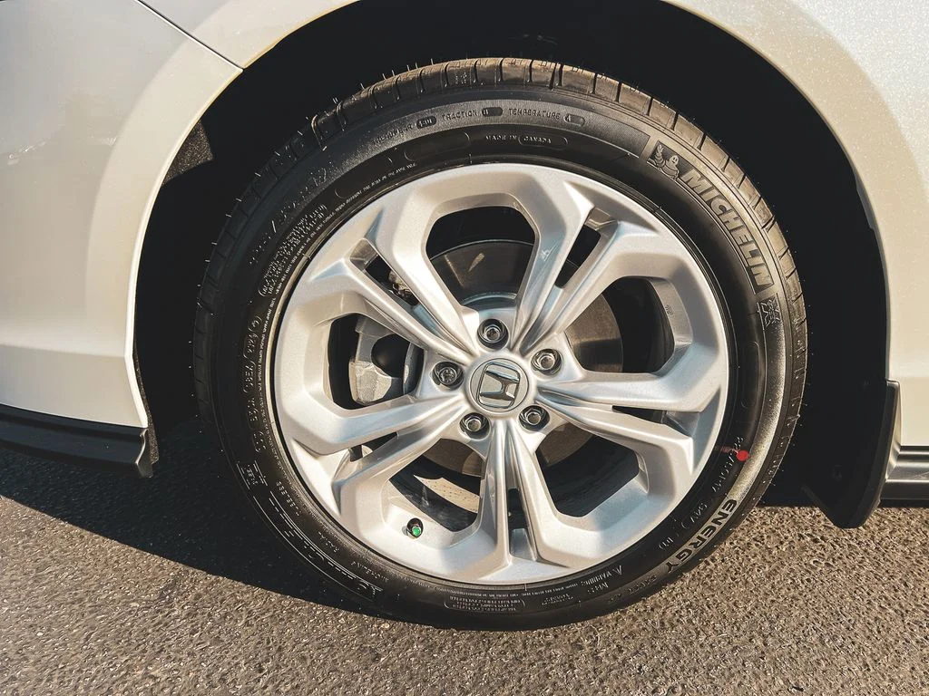 New 2026 Platinum White Pearl Honda LX image 5