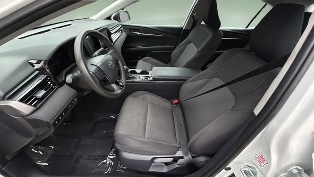 Used 2025 White Toyota LE image 17