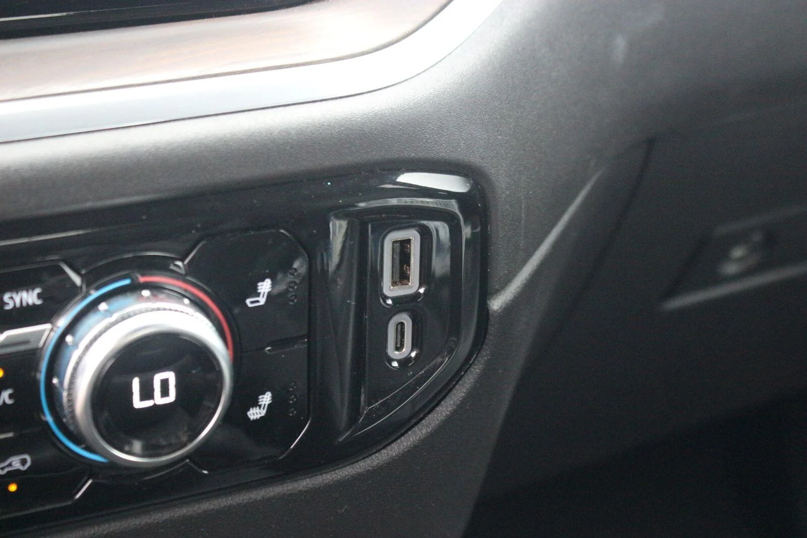 Used 2025 Sterling Metallic GMC SLT image 29