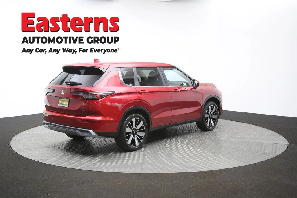 Used 2025 Red Mitsubishi SE image 42