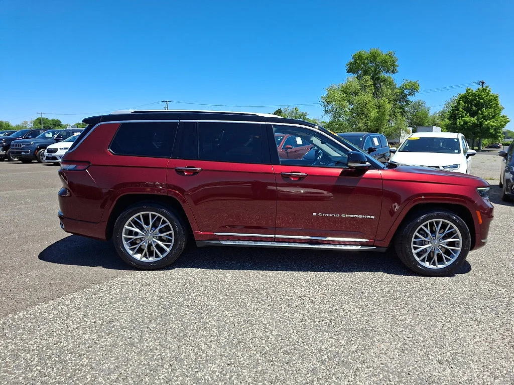 Used 2022 Velvet Red Pearlcoat Jeep Summit image 13