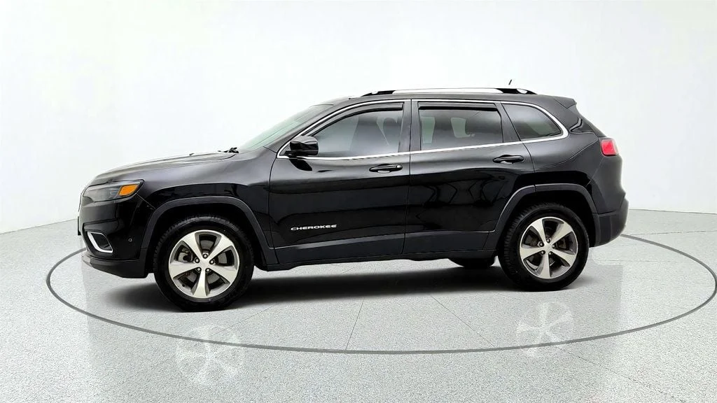 Used 2021 Diamond Black Crystal Pearlcoat Jeep Limited 4x4 w/ Leather image 8