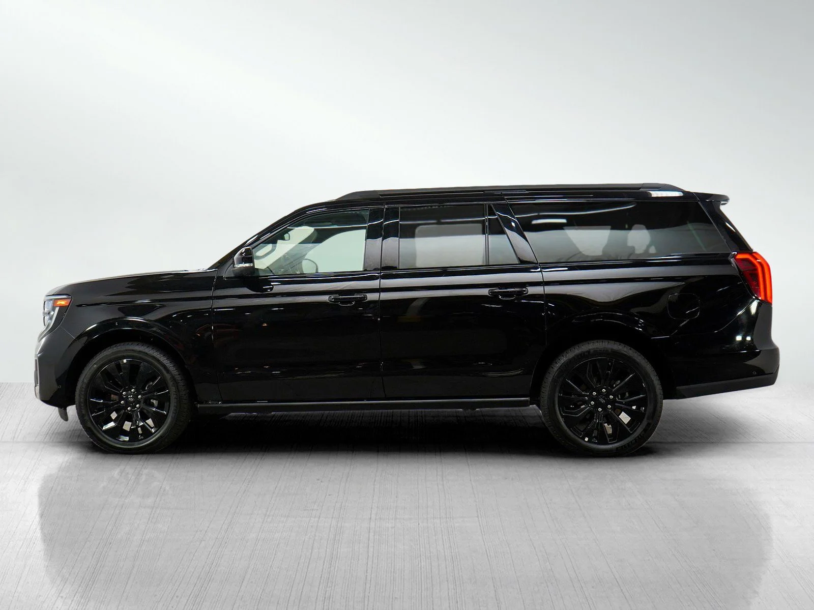 Used 2025 Ford Expedition Platinum with VIN 1FMJK1M80SEA20156 for sale in Wayzata, Minnesota