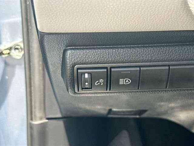 Used 2022  Toyota LE image 10