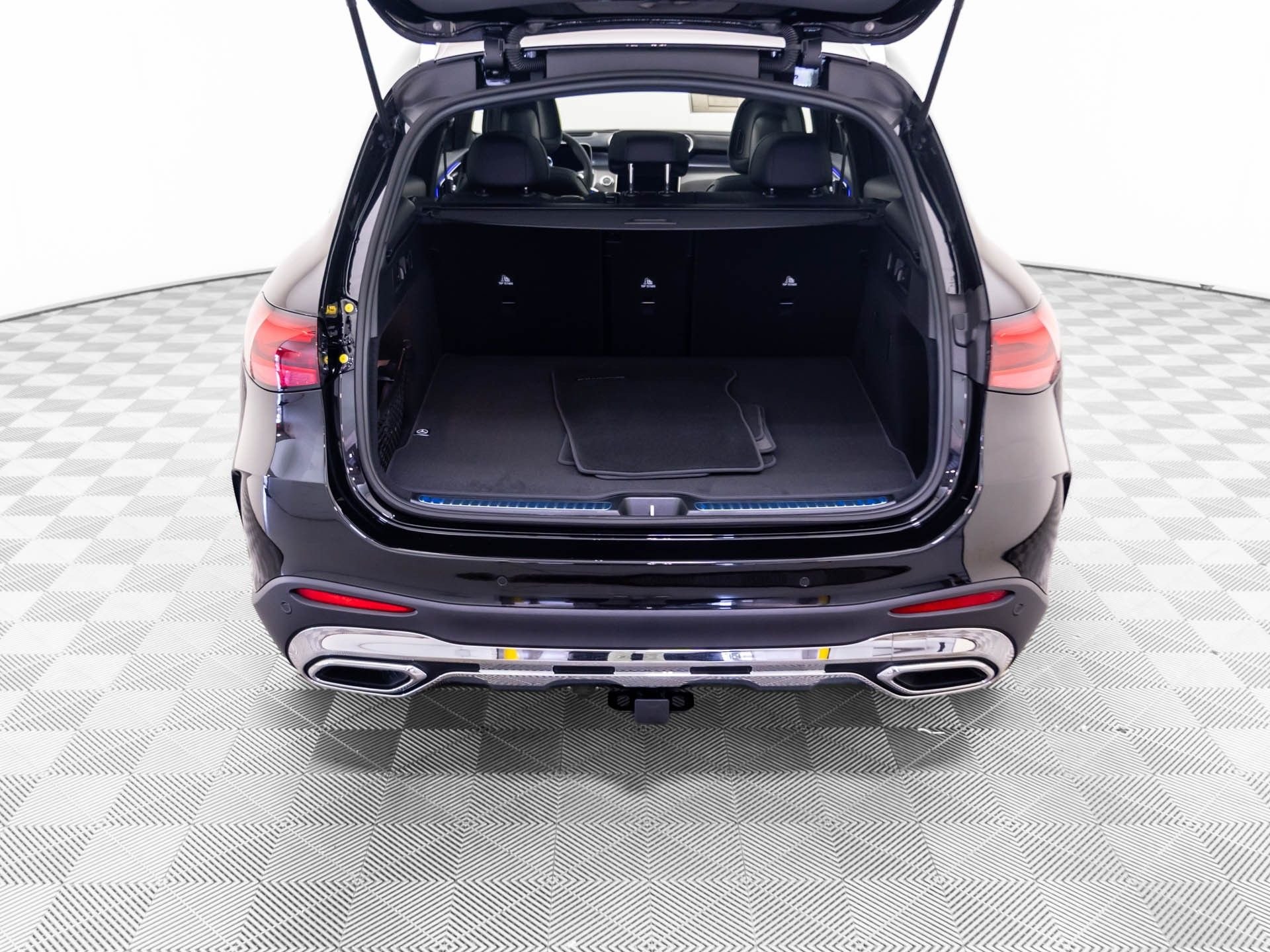 New 2027 Obsidian Black Metallic Mercedes-Benz GLC 300 image 34