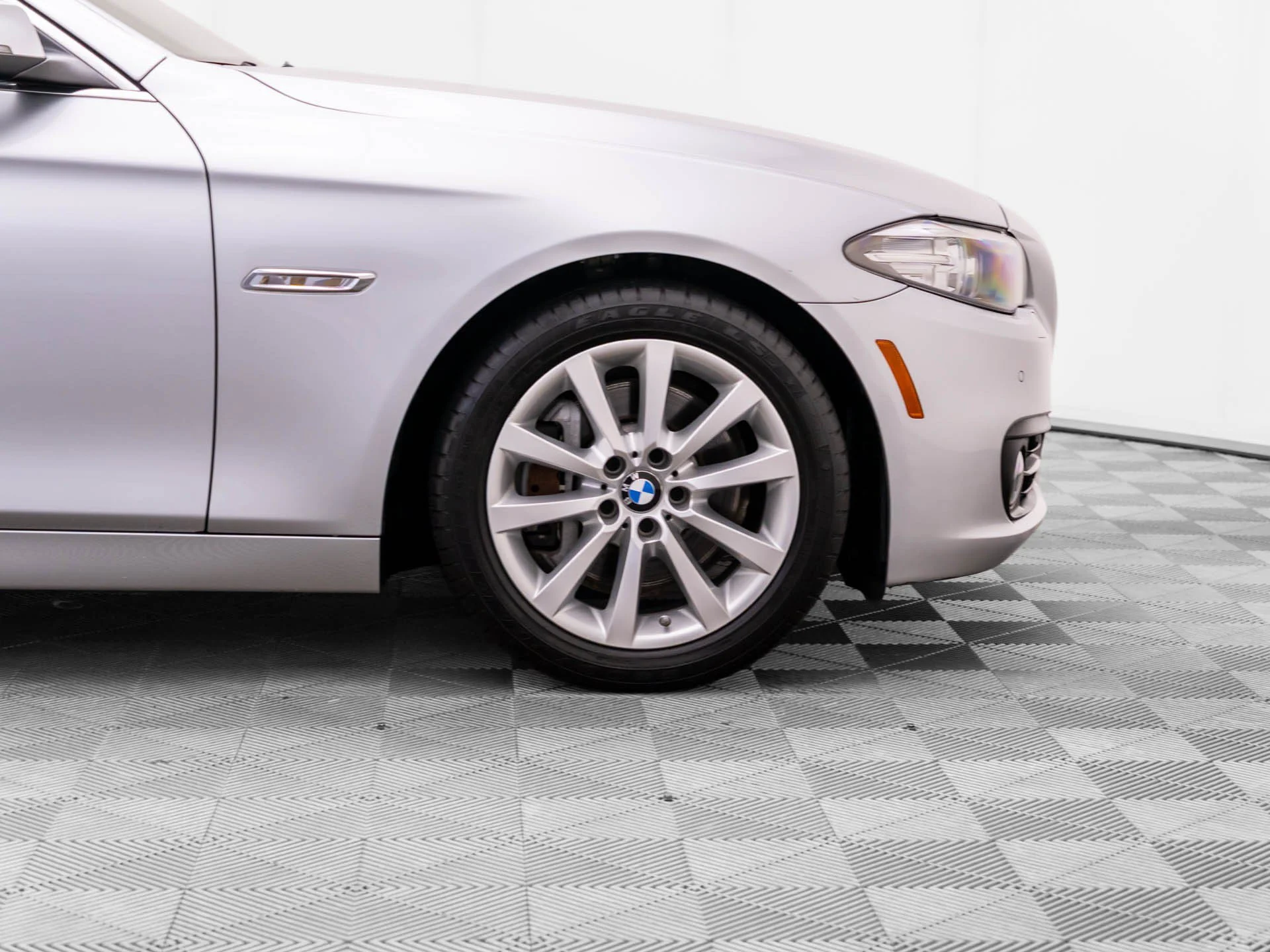 Used 2016 Silver BMW 535i xDrive image 38