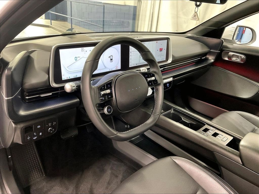 Used 2025 White Hyundai SEL image 8