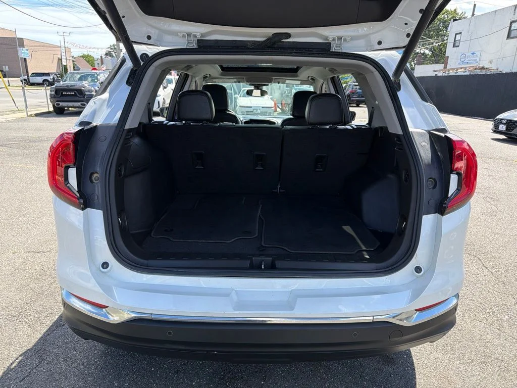 Used 2022 White GMC SLT image 14