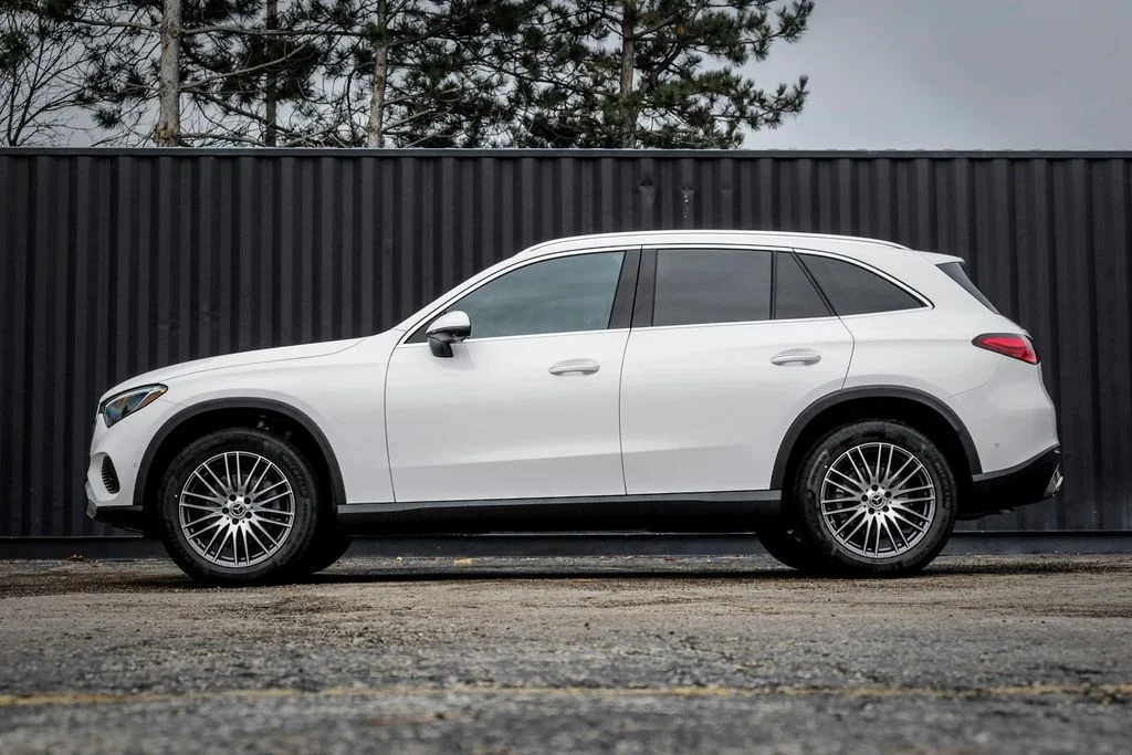 New 2026 Polar White Mercedes-Benz GLC 300 image 3