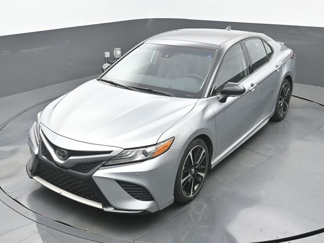Used 2019 Midnight Black Metallic Toyota XSE V6 image 16