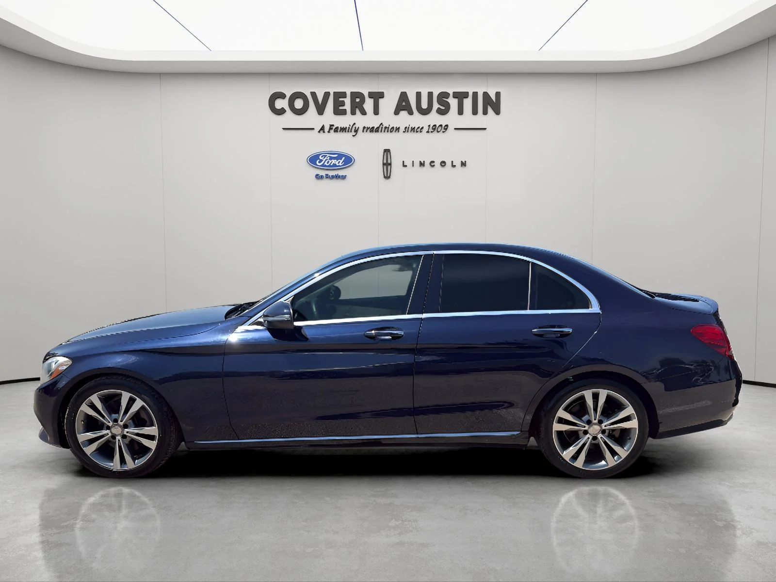 Used 2017  Mercedes-Benz C 300 image 2