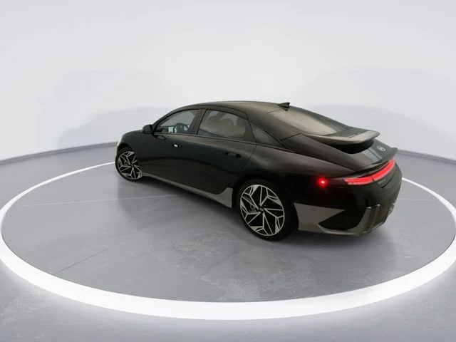 Used 2024 Black Hyundai SEL image 4