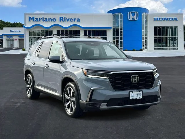 2023 Honda Pilot Touring AWD's photo