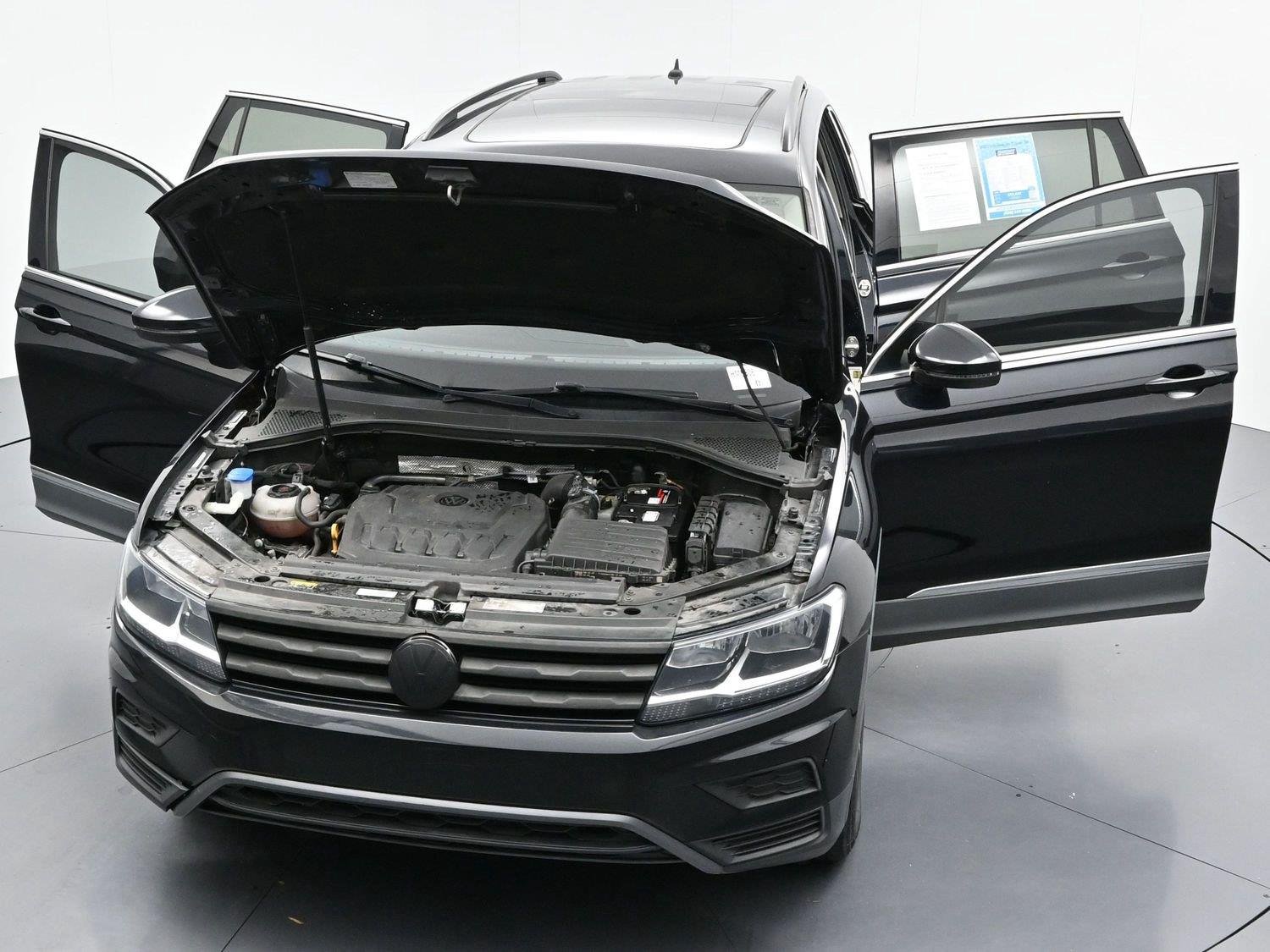 Used 2020 Deep Black Pearl Volkswagen SE image 43