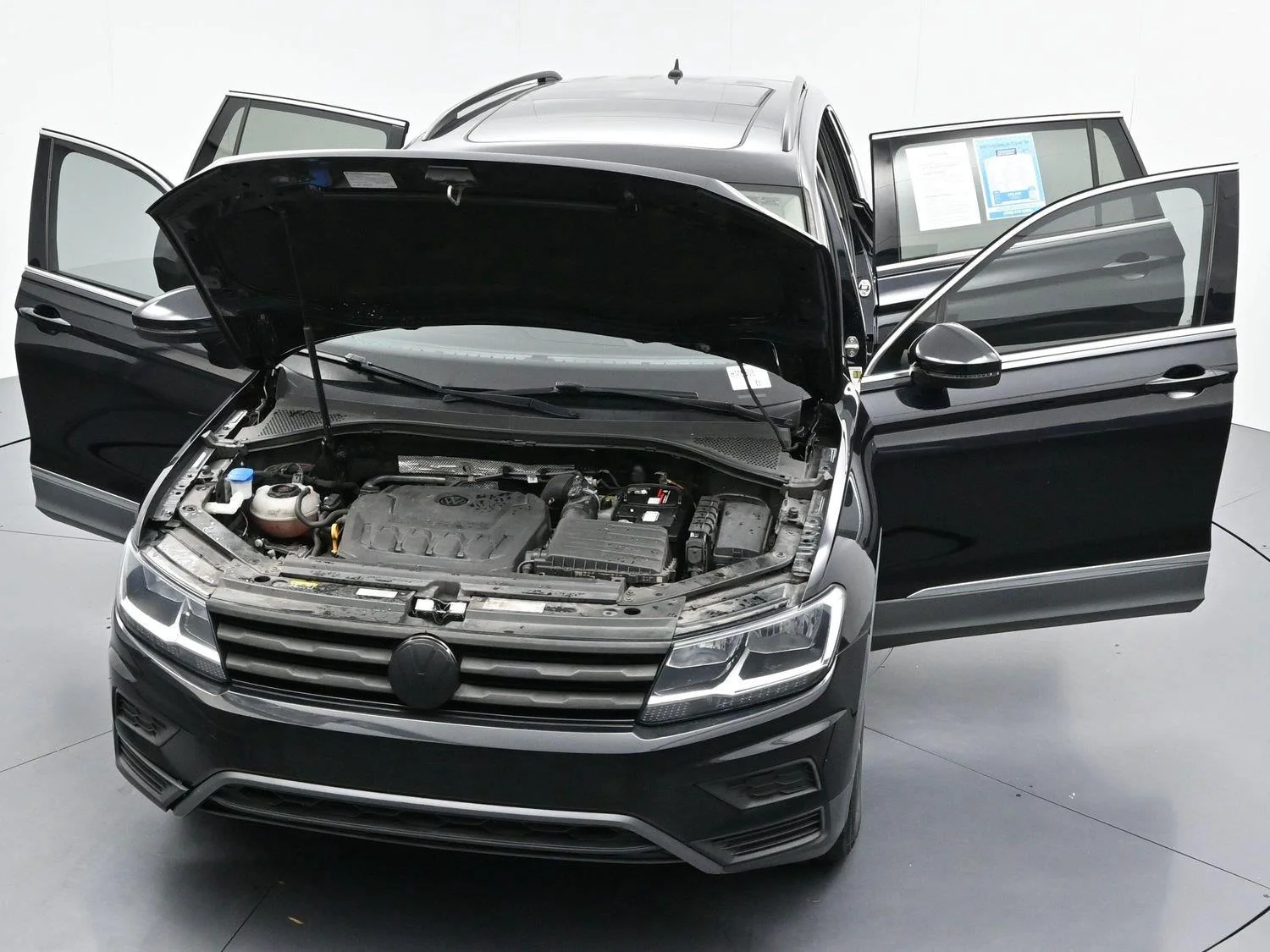 Used 2020 Deep Black Pearl Volkswagen SE image 43
