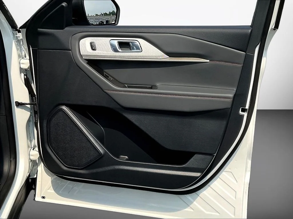 New 2026 Star White Metallic Tri-Coat Ford Active image 33