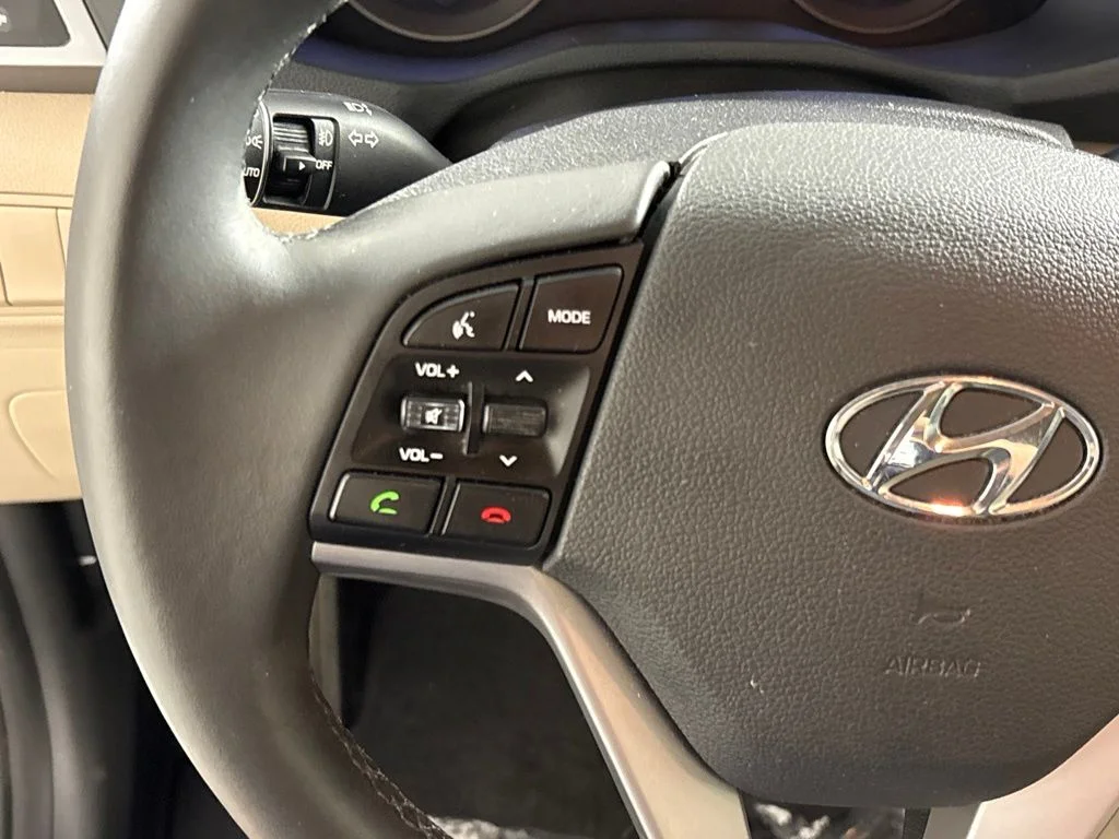 Used 2018 Red Hyundai SEL Plus image 30