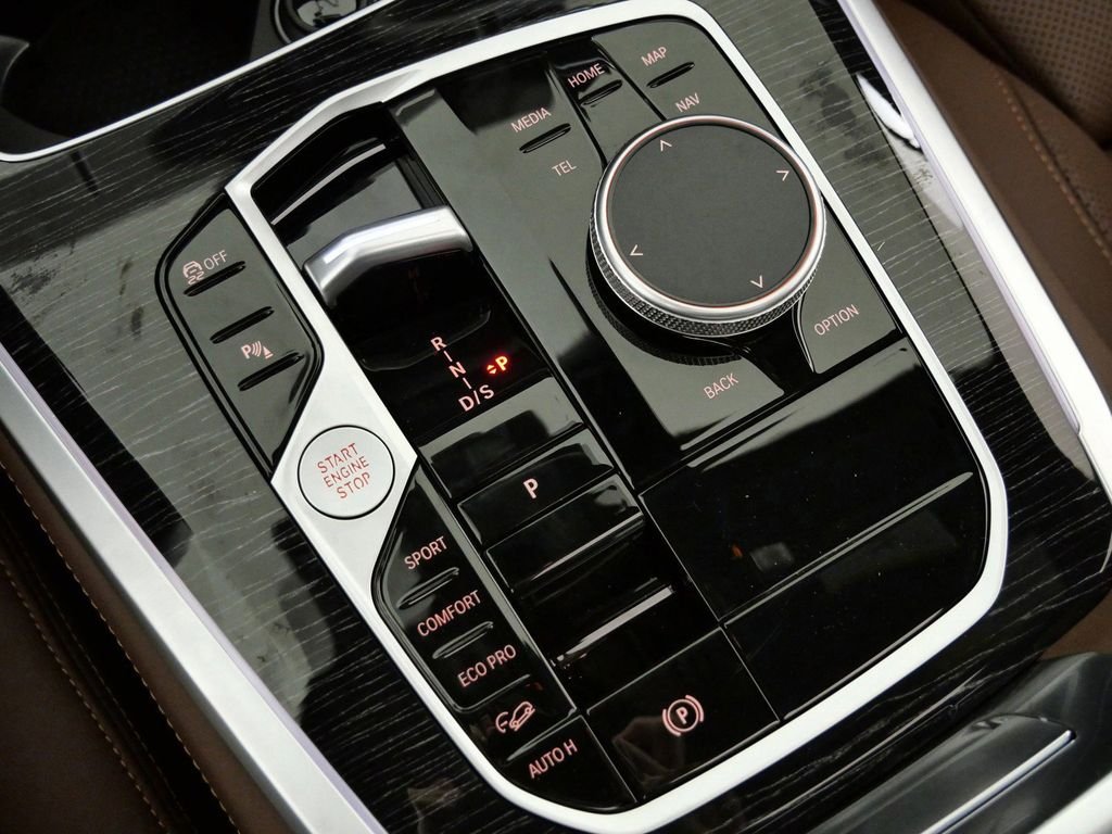 Used 2026 Skyscraper Grey Metallic BMW xDrive40i image 49