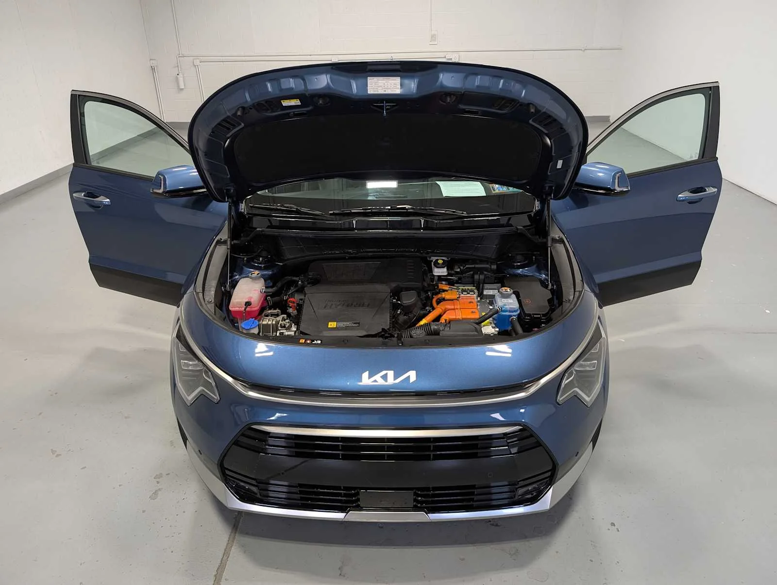 Used 2023 Mineral Blue Kia SX Touring image 15