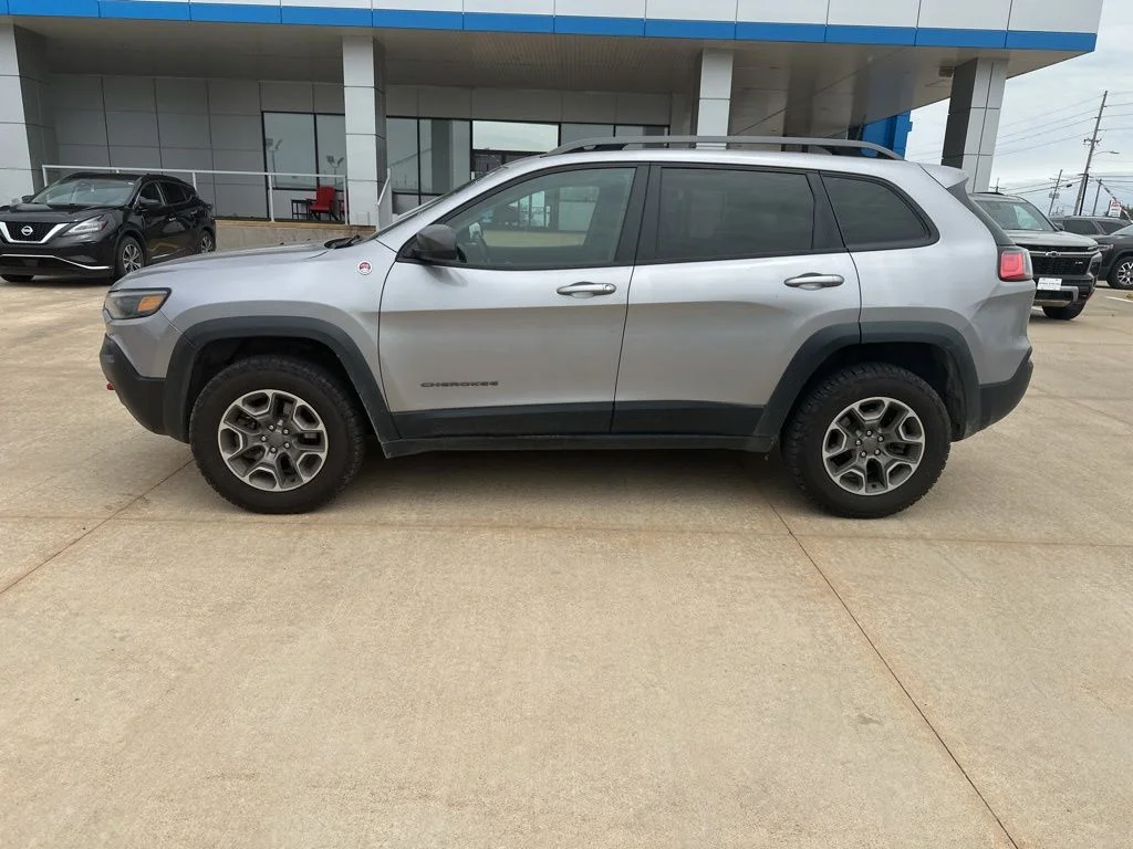 Used 2020 Silver Jeep Trailhawk image 24