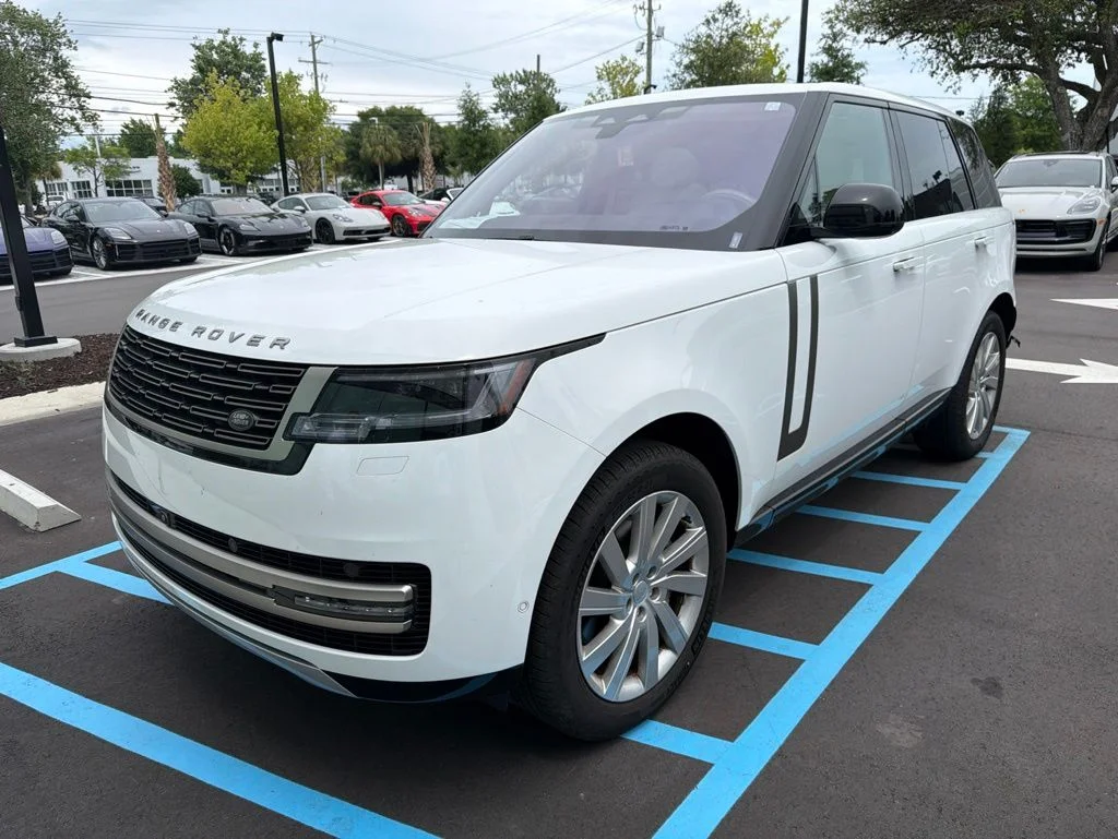 2023 Land Rover Range Rover 3.0 SE SWB's photo