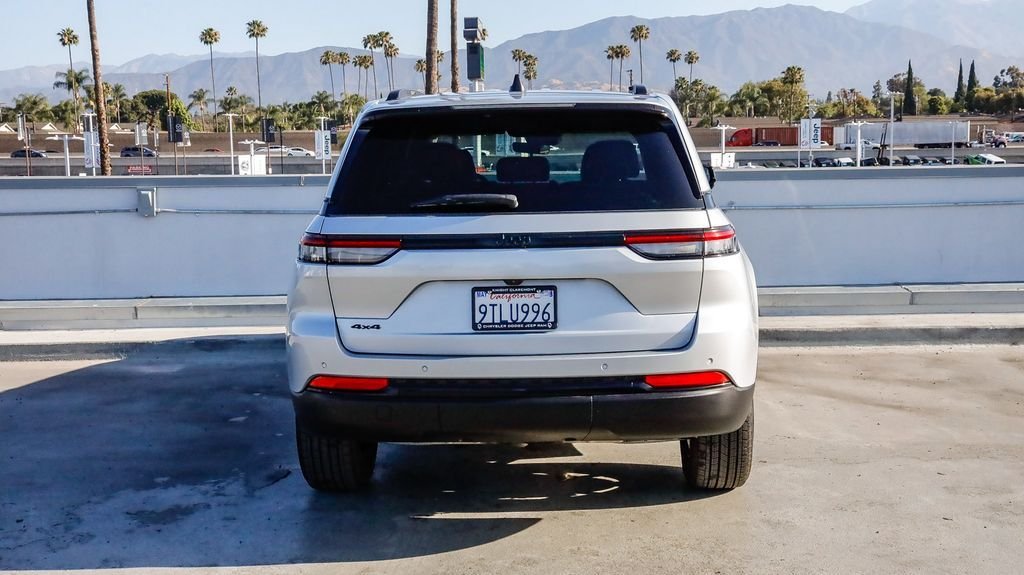 Used 2025 Silver Jeep Altitude image 8