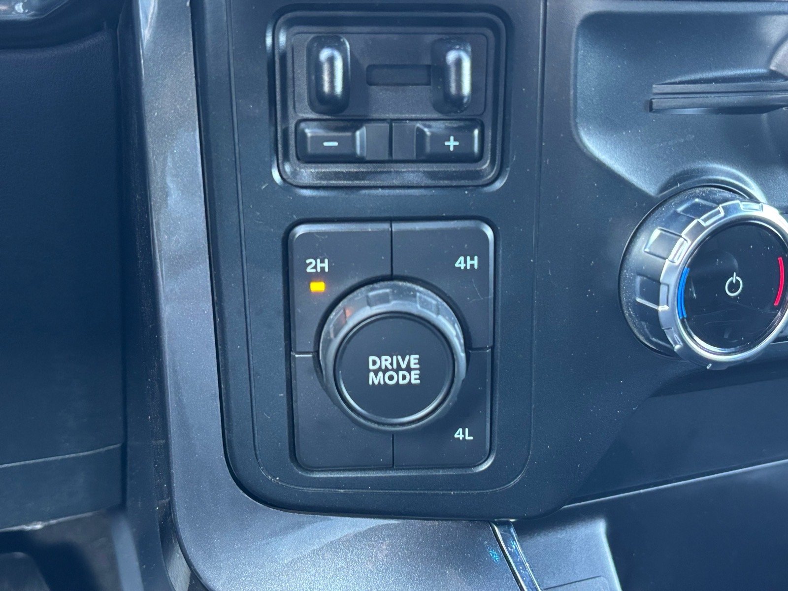 Used 2023 Avalanche Ford XLT image 17