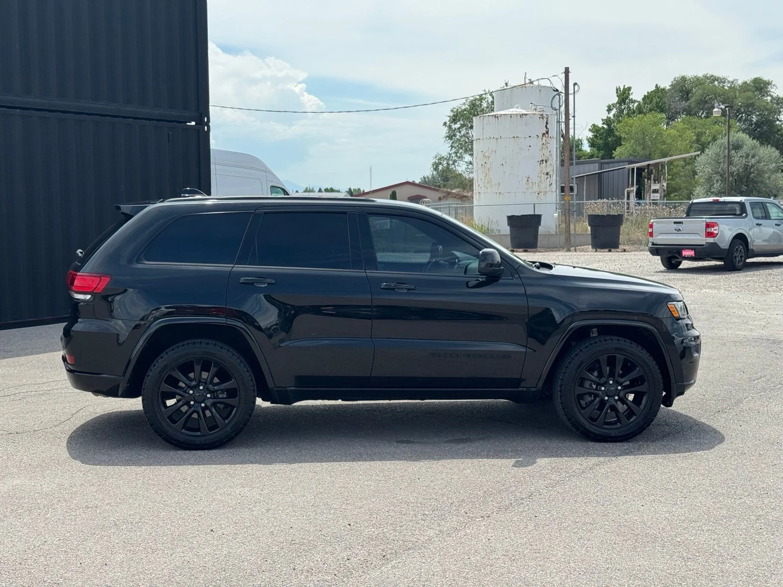 Used 2020 Black Jeep Altitude image 5