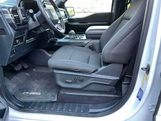 Certified Used 2023 Oxford White Ford XLT image 28