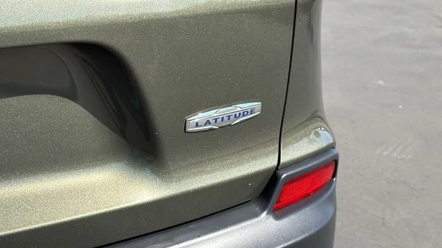 Used 2019 Green Jeep Latitude image 11