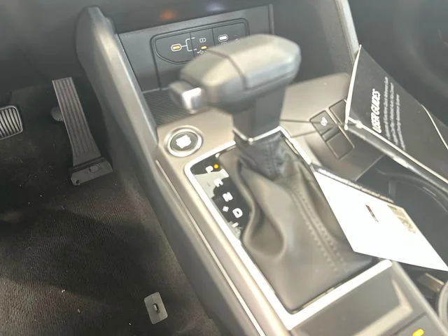 New 2026 Glacial White Pearl Kia EX image 23