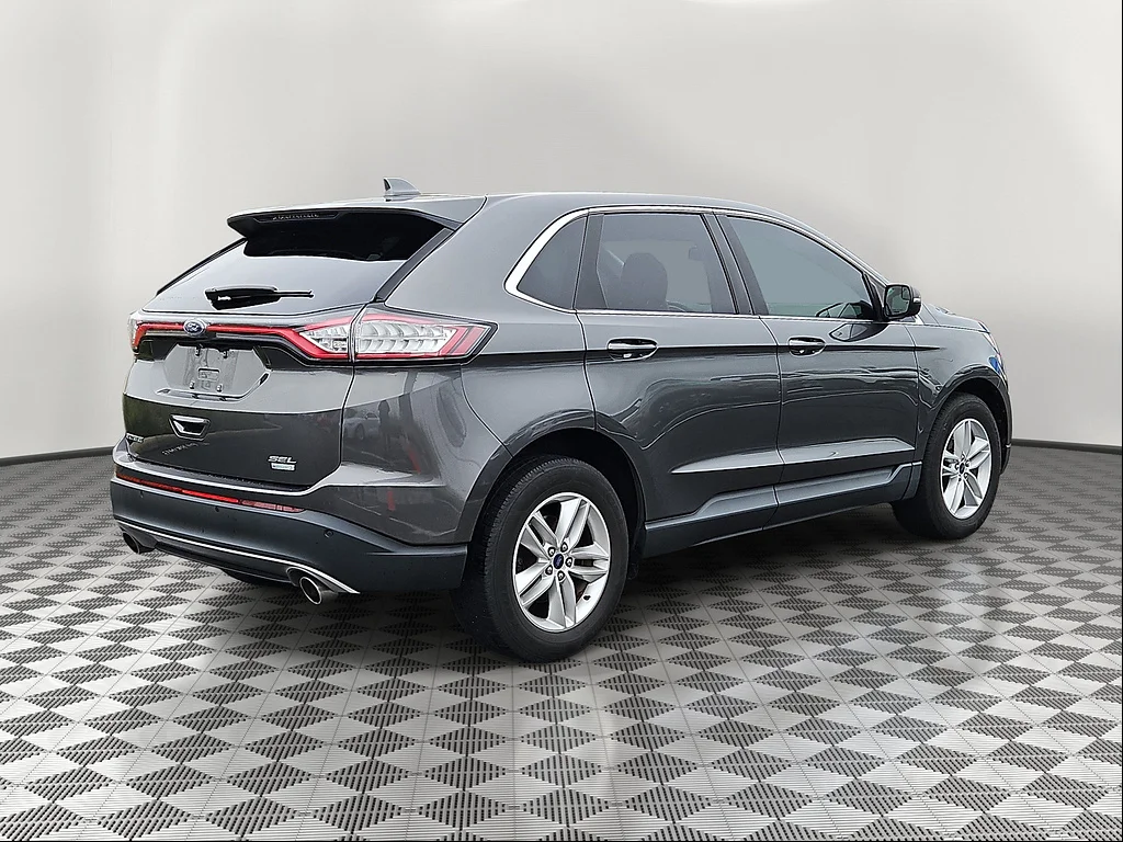 Used 2017 Magnetic Ford SEL image 3