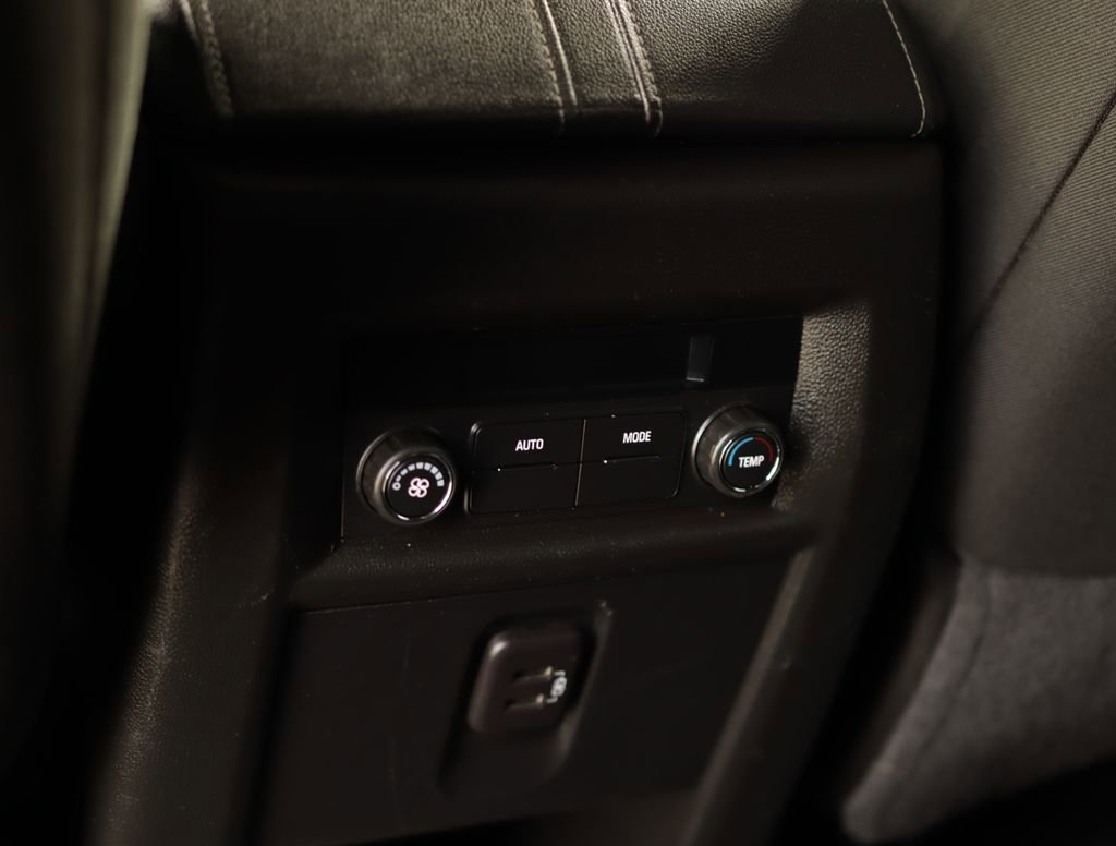 Used 2023 Summit White Chevrolet LT Cloth image 27