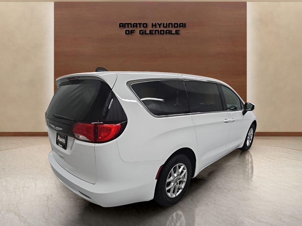 Used 2022 White Chrysler LX image 5