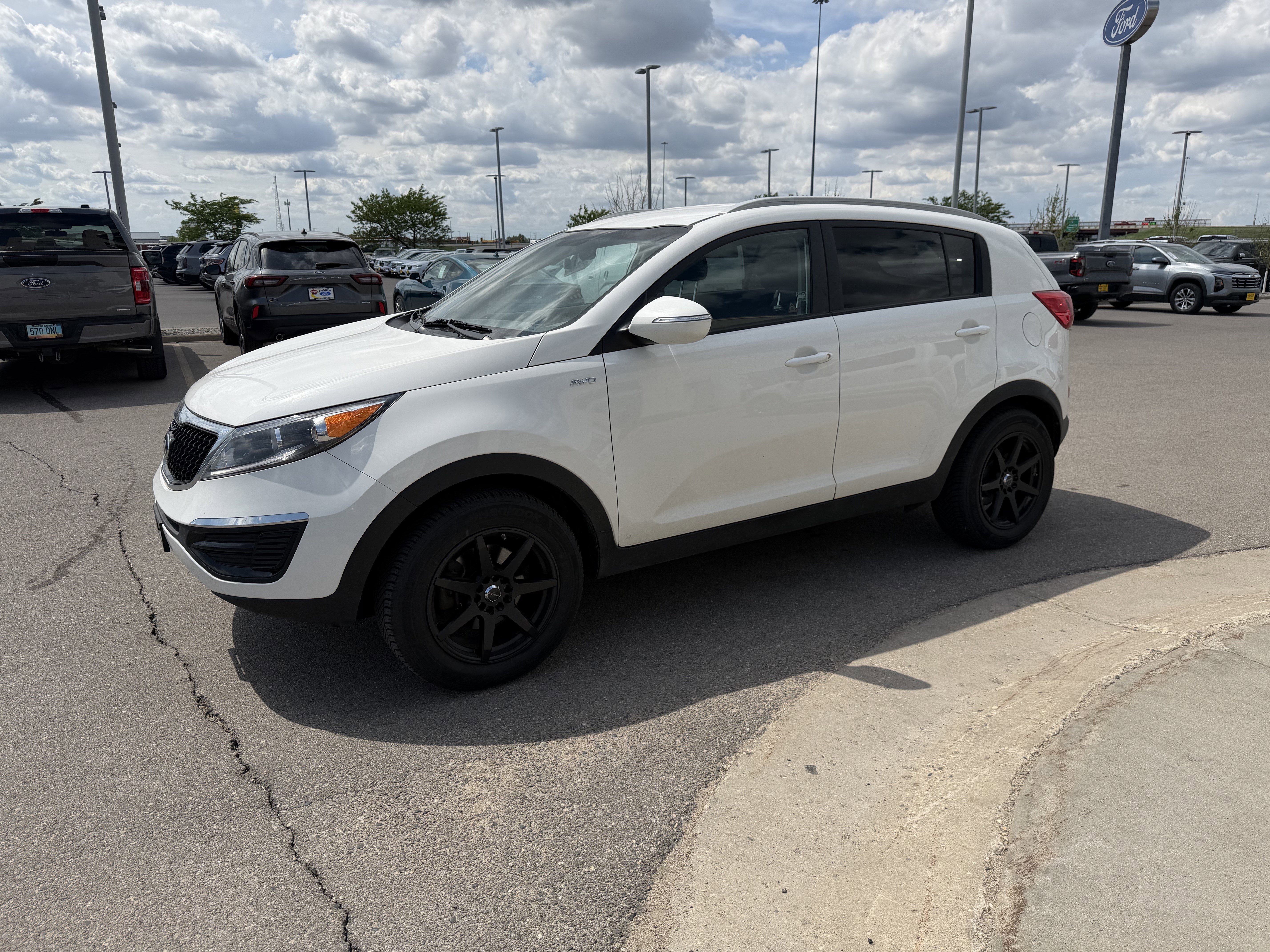 Used 2015 Clear White Kia LX image 2