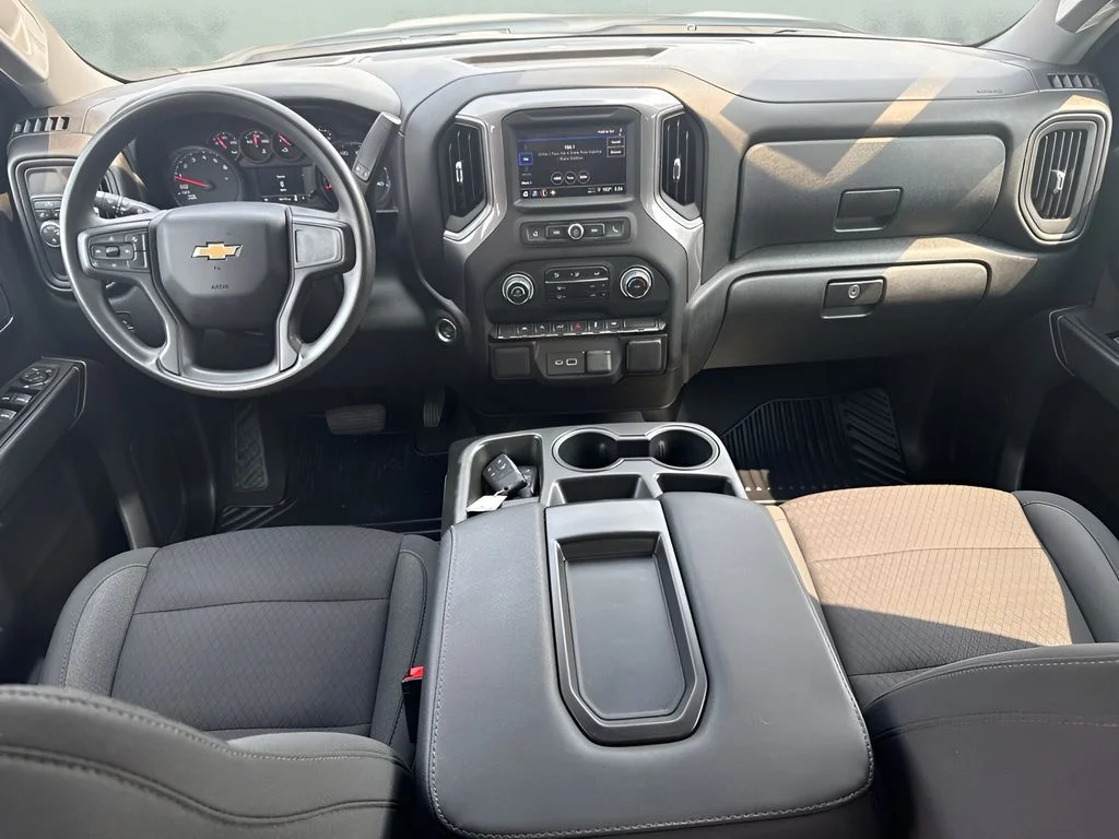 Used 2023 White Chevrolet Custom image 13