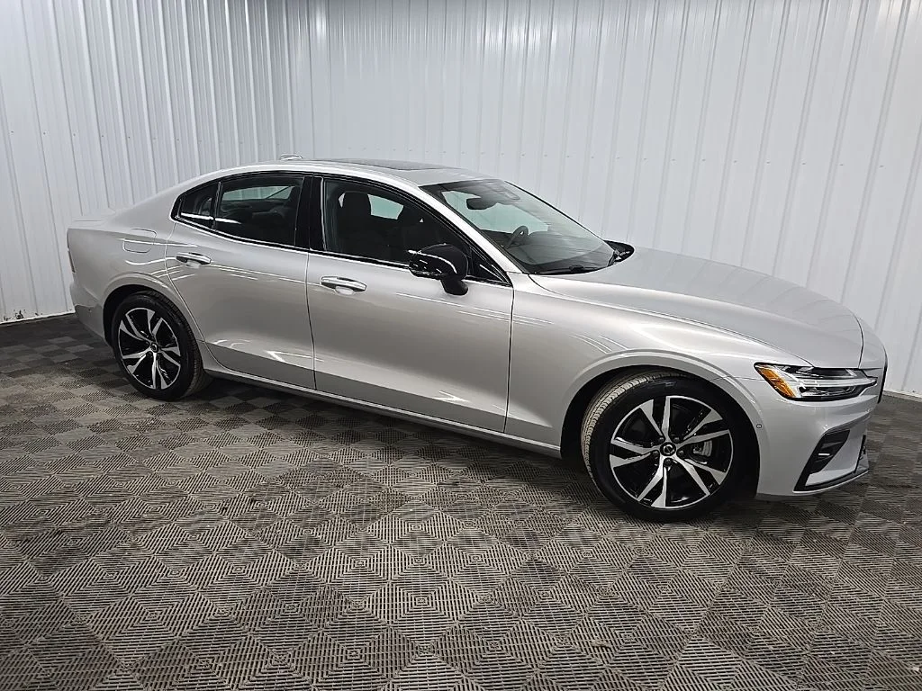 2024 Volvo S60 B5 Plus Dark Theme AWD's photo