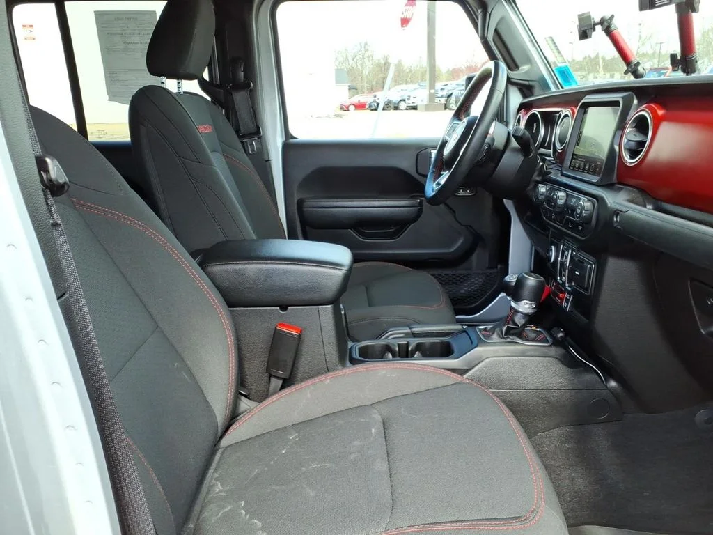 Used 2023 Silver Jeep Rubicon image 9