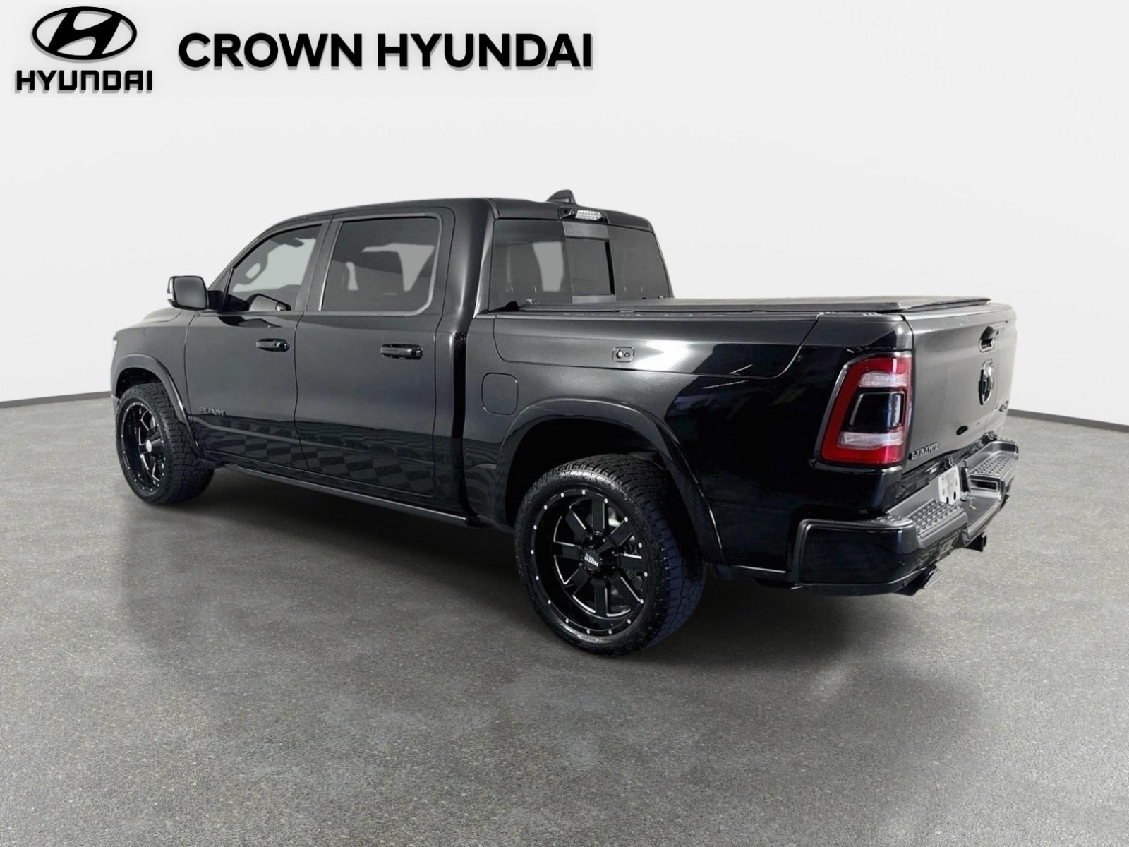 Used 2021 Diamond Black Crystal Pearlcoat Ram Laramie image 7