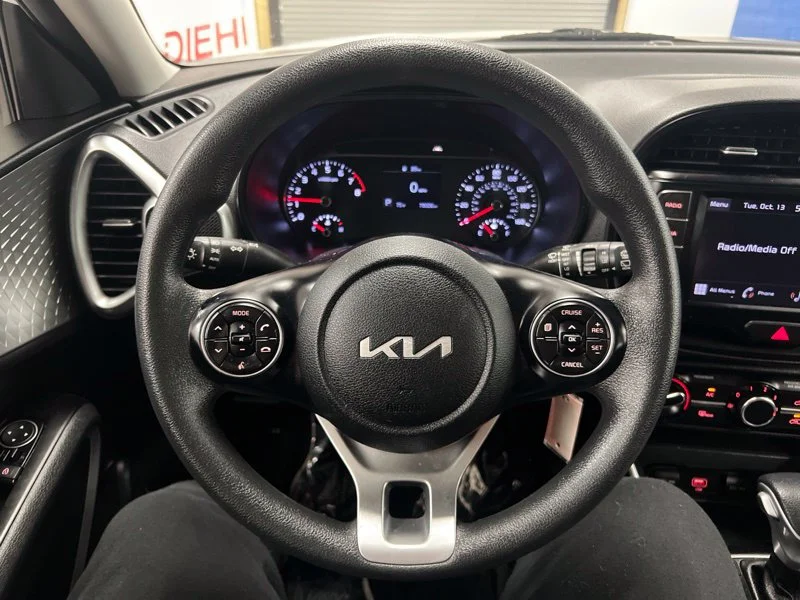 Used 2022 White Kia LX image 23