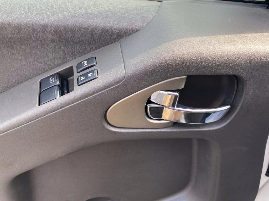 Used 2018 White Nissan SV image 18