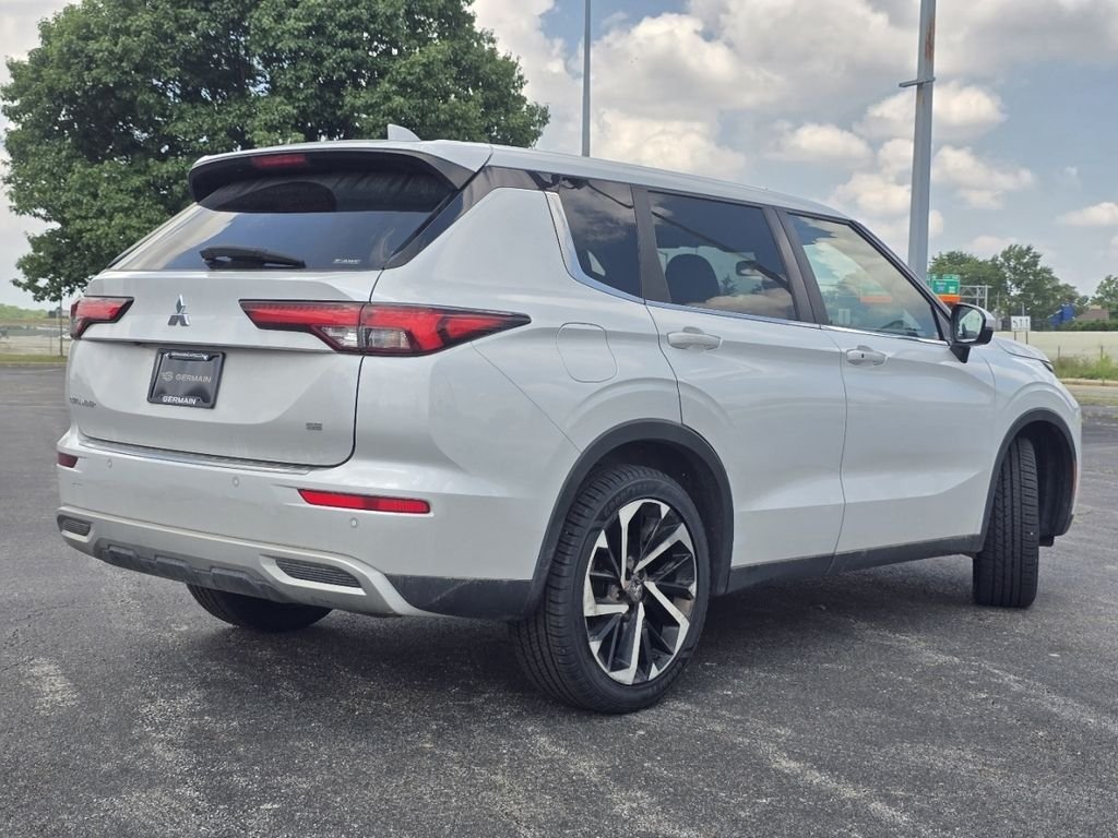 Used 2022 White Mitsubishi SE image 15