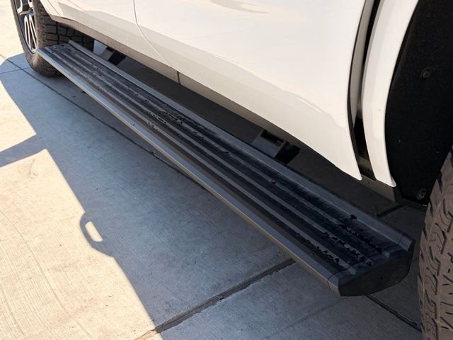 Used 2024 White GMC AT4 image 10