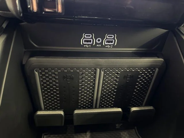 New 2026 Bright White Clear-Coat Exterior Paint RAM Laramie image 16